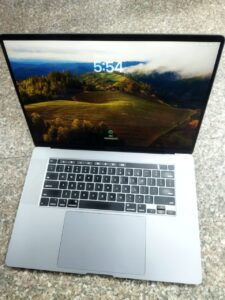 Read more about the article Apple laptop